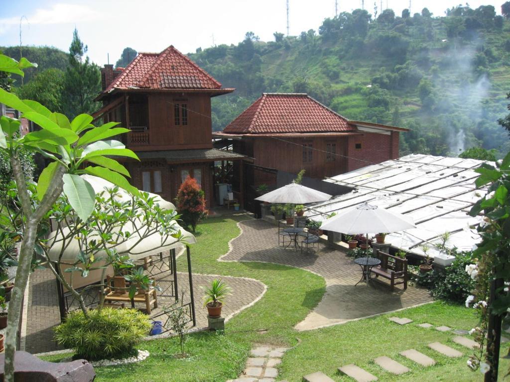 Bantal Guling Villa Lembang Exterior photo