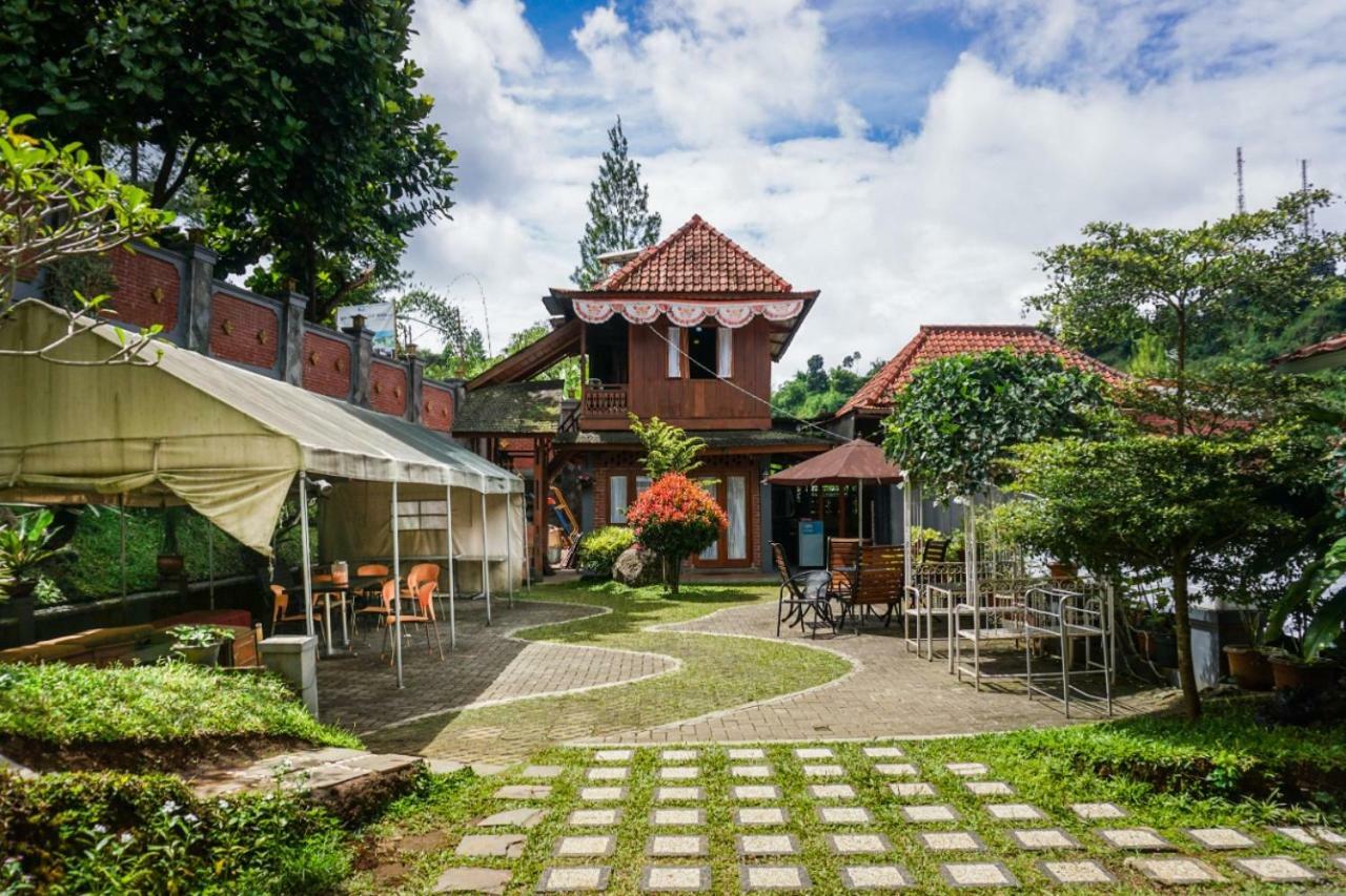 Bantal Guling Villa Lembang Exterior photo